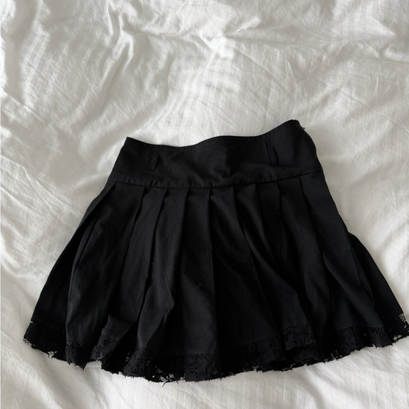 Medium Black Pleated Skort with Lace Hem - Picture 4 of 7